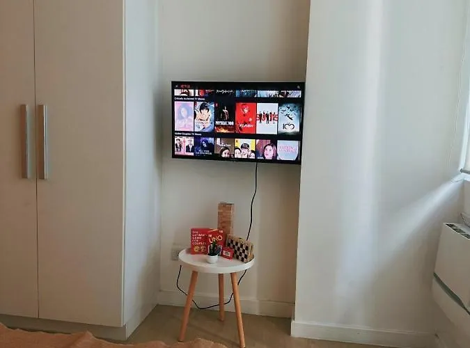 Bed & Breakfast A & A Staycation @ Azure Manila